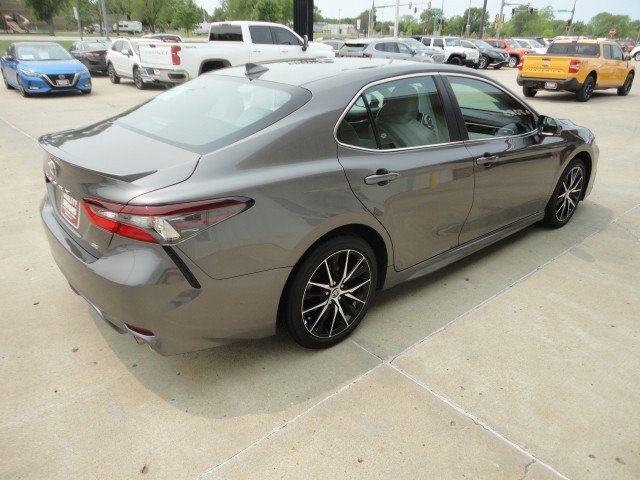Used 2022 Toyota Camry SE image 13