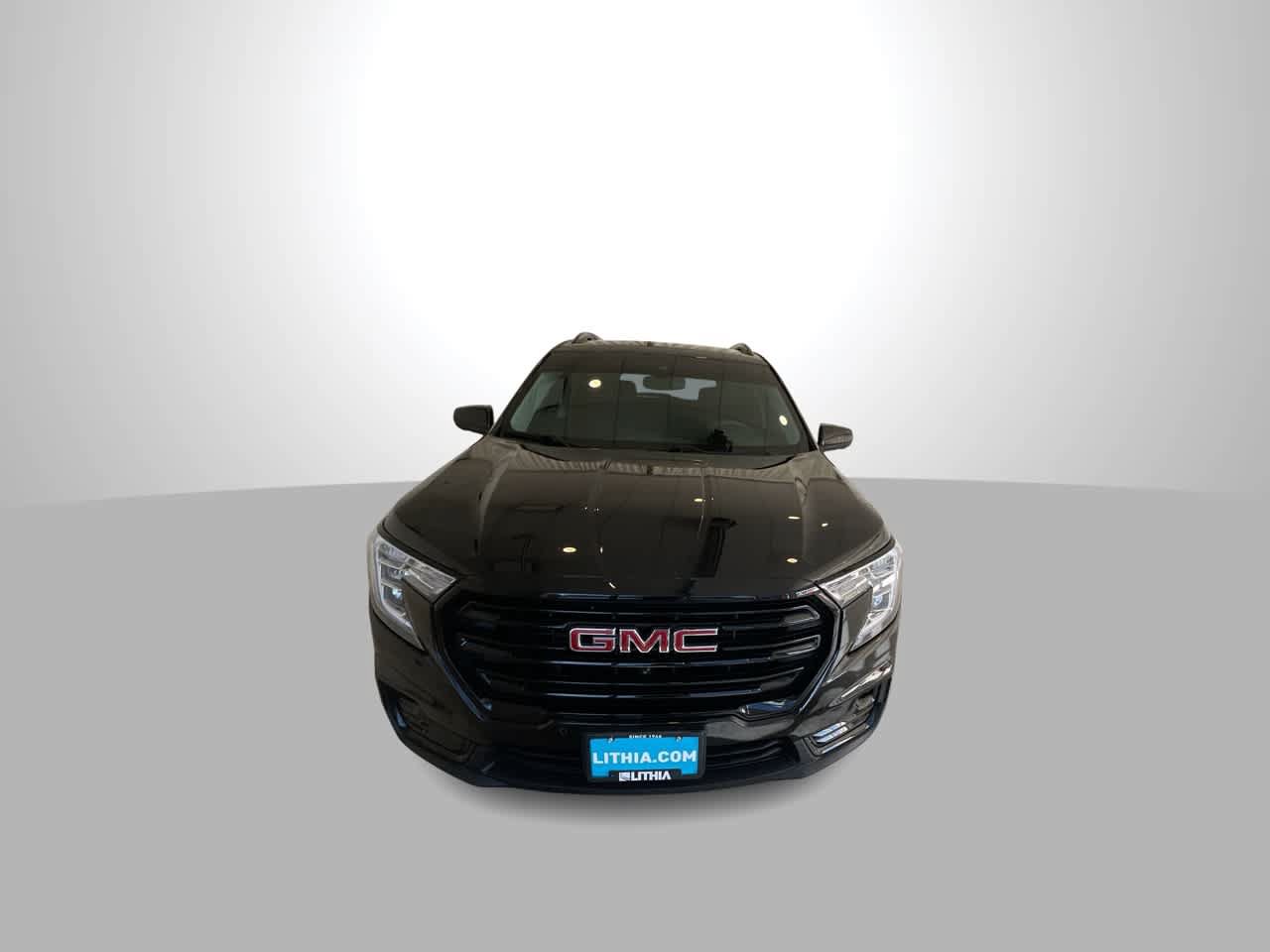 Used 2024 GMC Terrain SLT w/ Tech Package AWD/4WD image 3