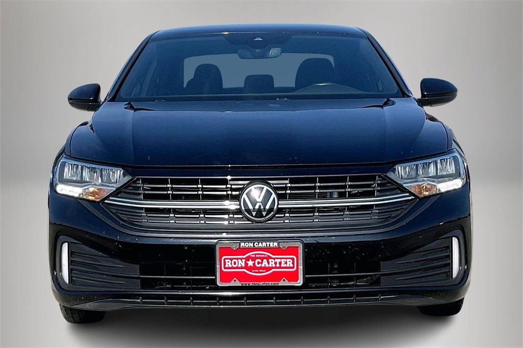 Used 2024 Volkswagen Jetta Sport image 3