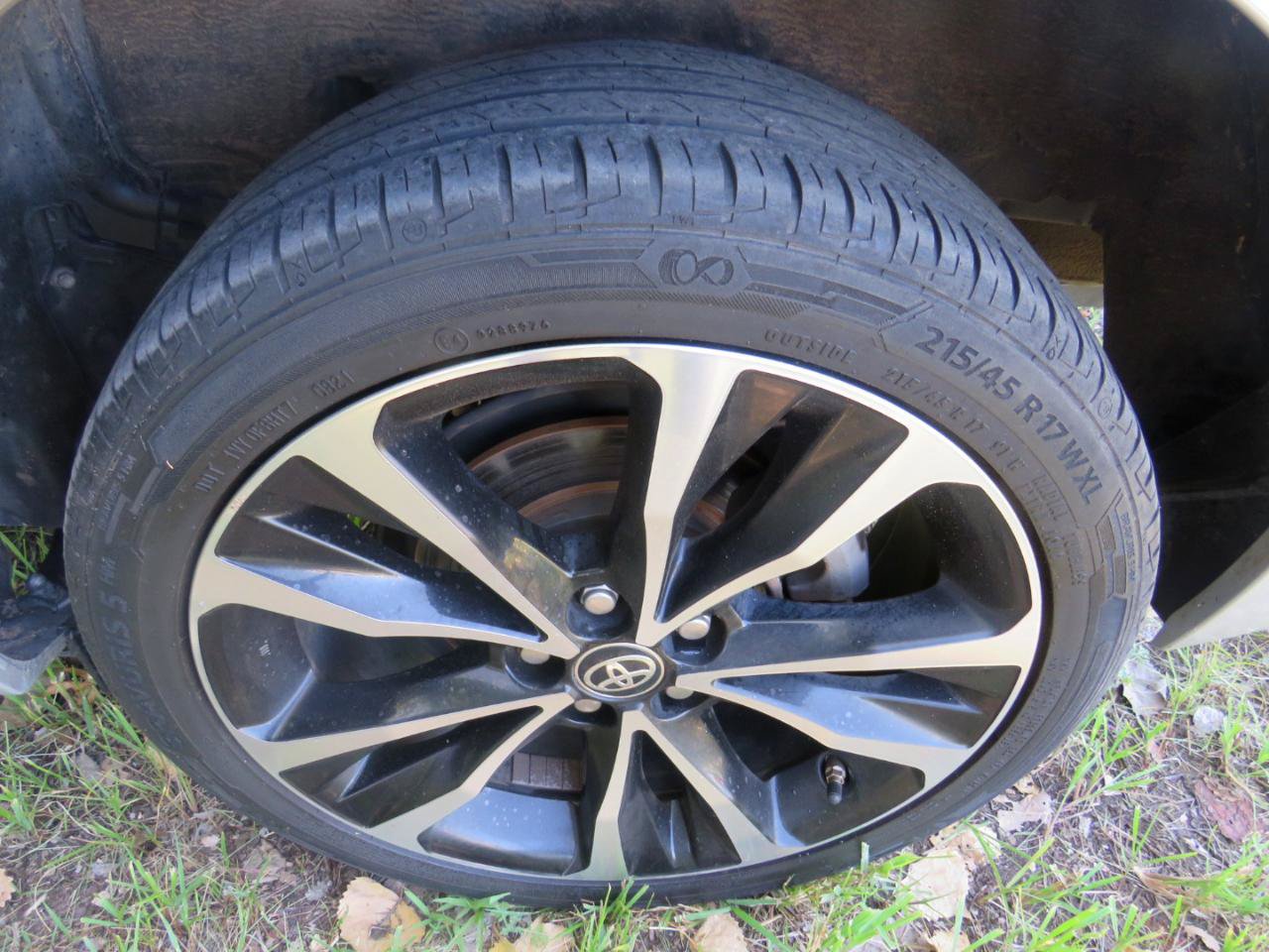 Used 2017 Toyota Corolla SE FWD image 32