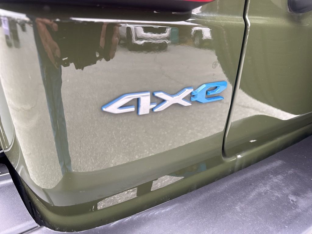 Used 2022 Jeep Wrangler Unlimited Sahara w/ Cold Weather Group image 30