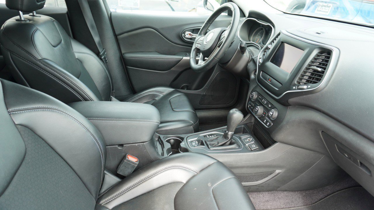 Used 2019 Jeep Cherokee Latitude Plus FWD image 9