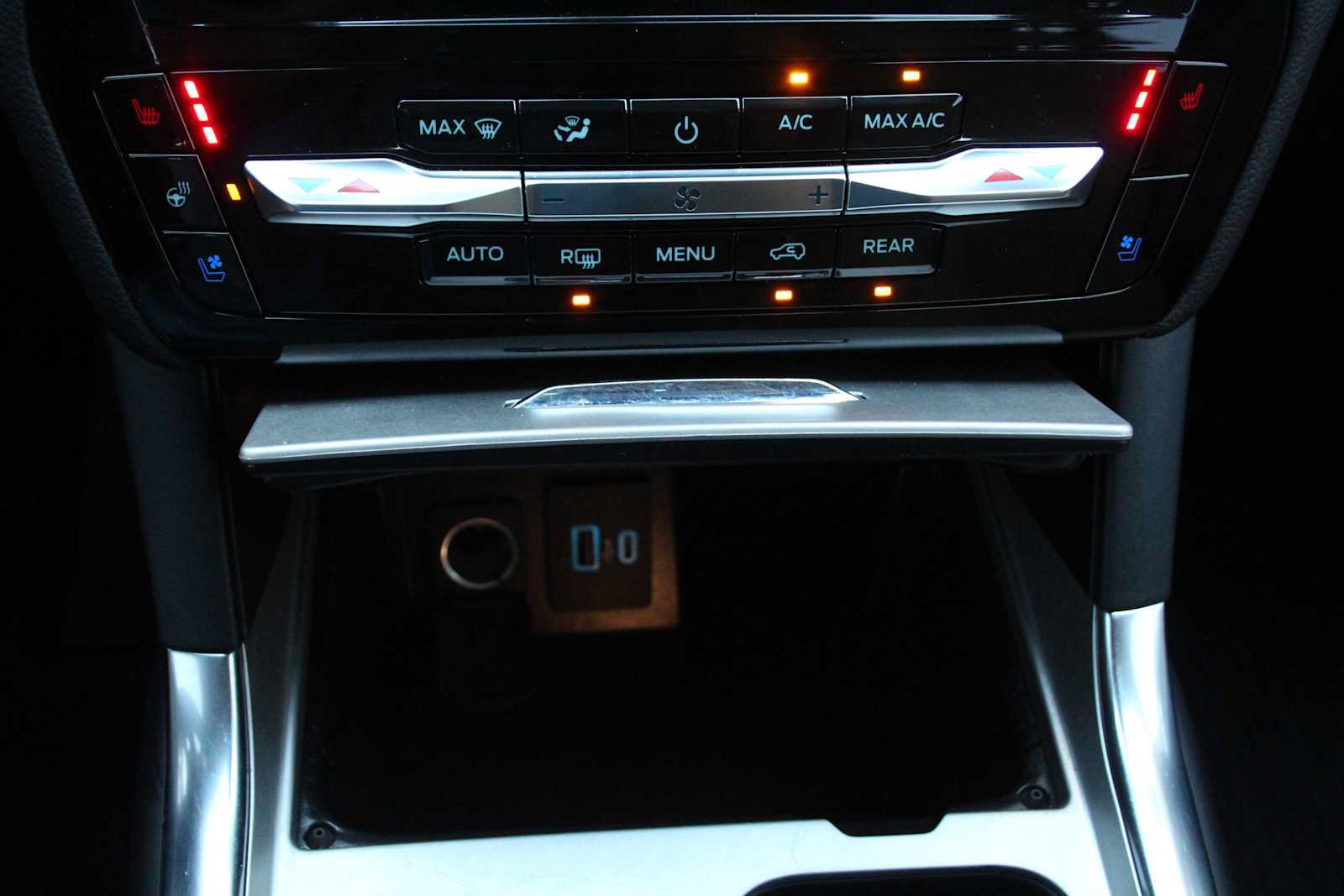 Used 2023 Ford Explorer Limited w/ Limited Technology Package AWD/4WD image 43