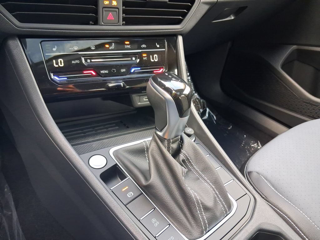 New 2026 Volkswagen Jetta SE FWD image 10
