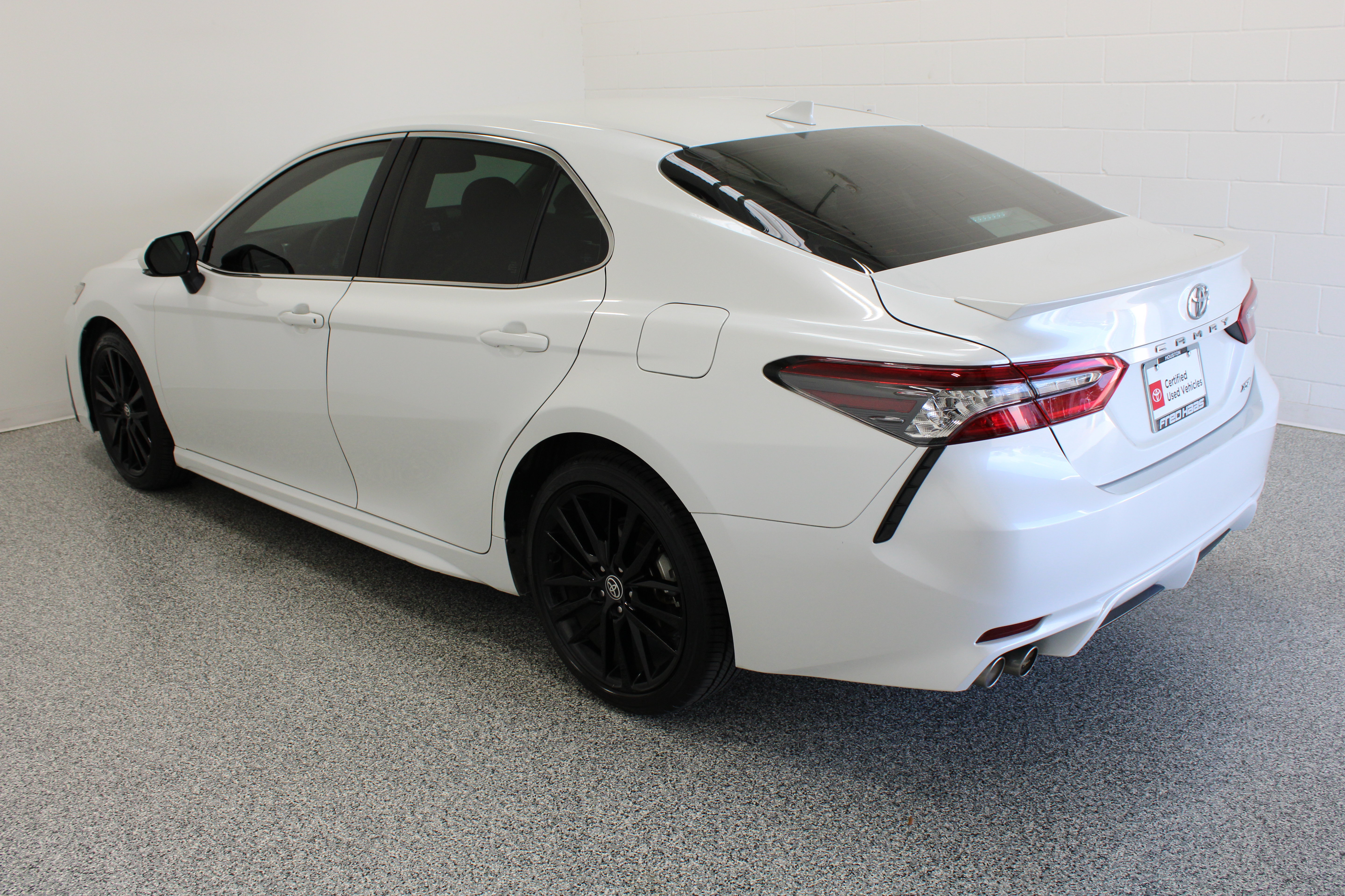 Used 2023 Toyota Camry XSE FWD image 9
