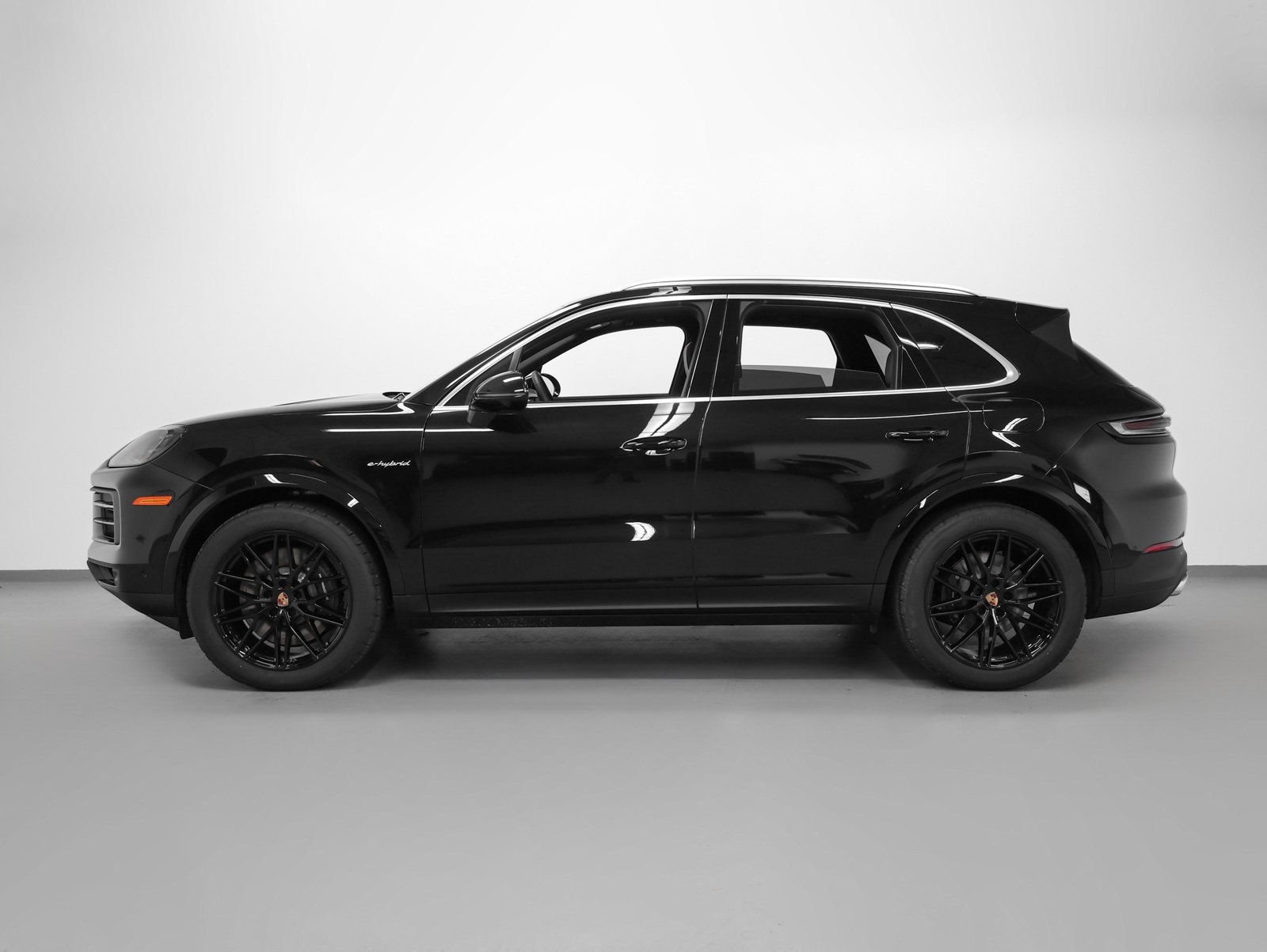 Certified 2026 Porsche Cayenne E-Hybrid AWD/4WD image 2