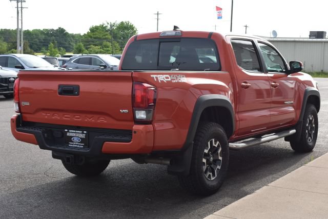 Used 2018 Toyota Tacoma TRD Off-Road w/ Technology Package AWD/4WD image 9