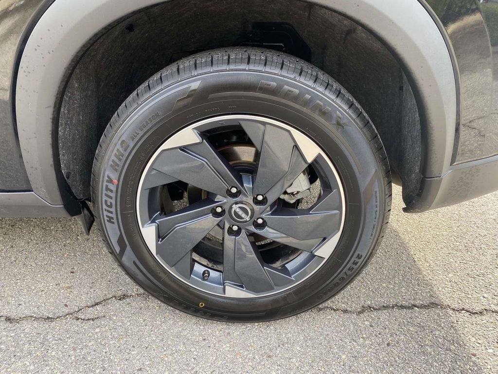 Used 2024 Nissan Rogue SV image 7