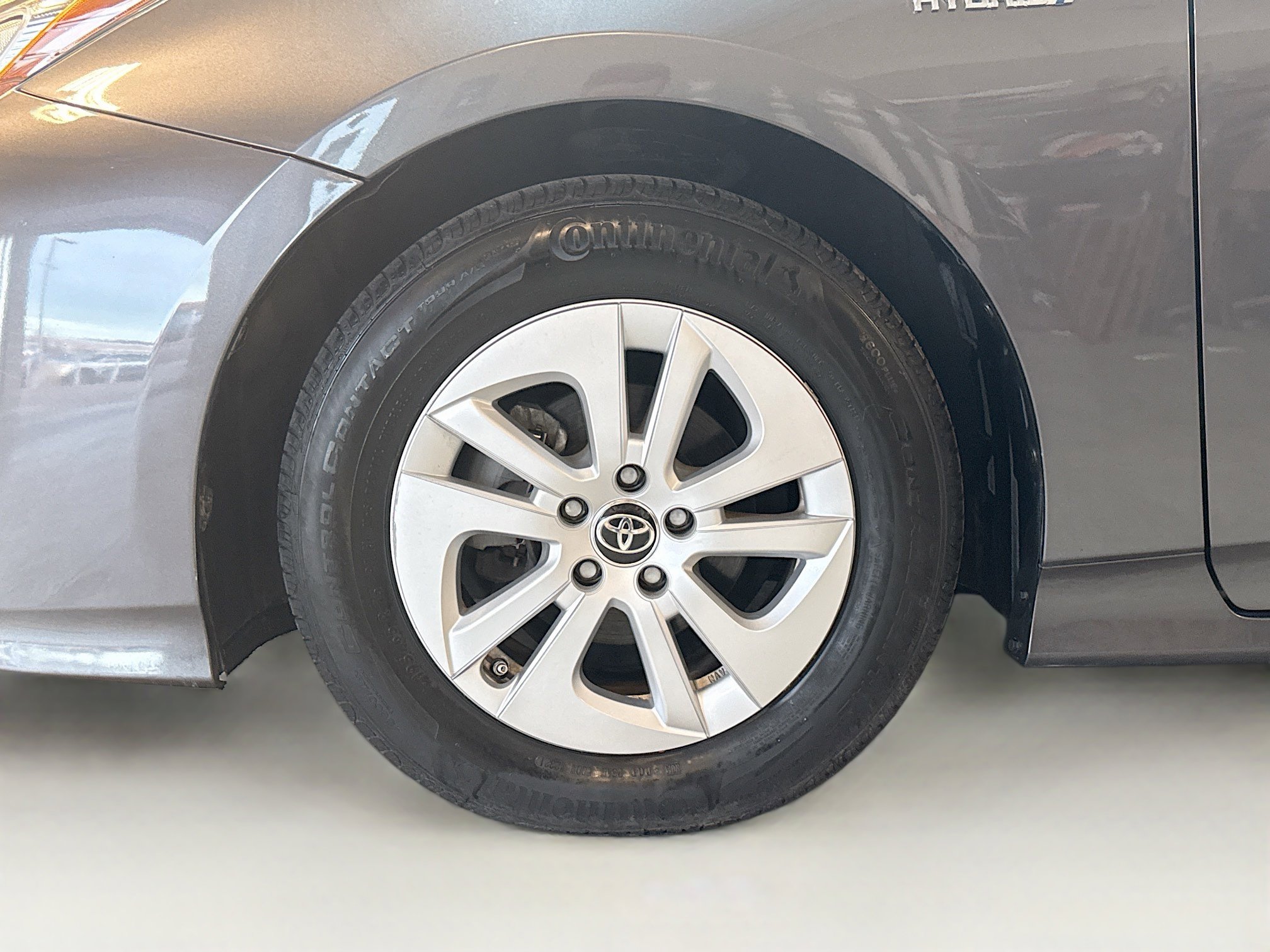 Used 2017 Toyota Prius Two image 11