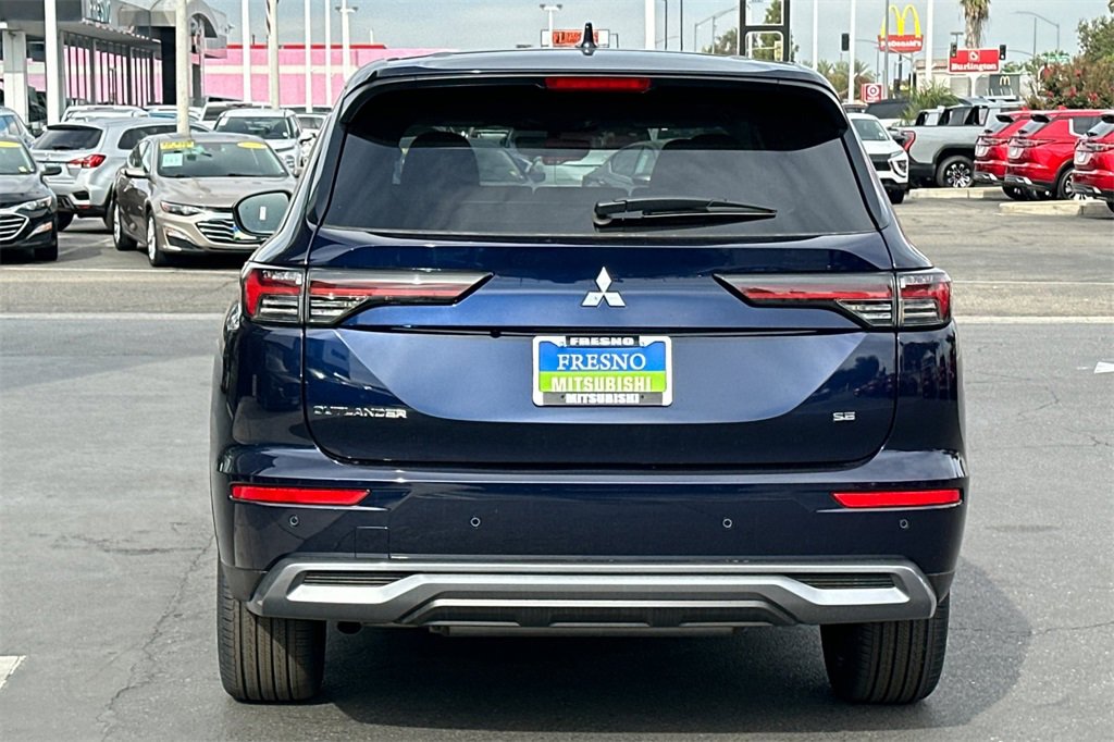New 2025 Mitsubishi Outlander SE image 5