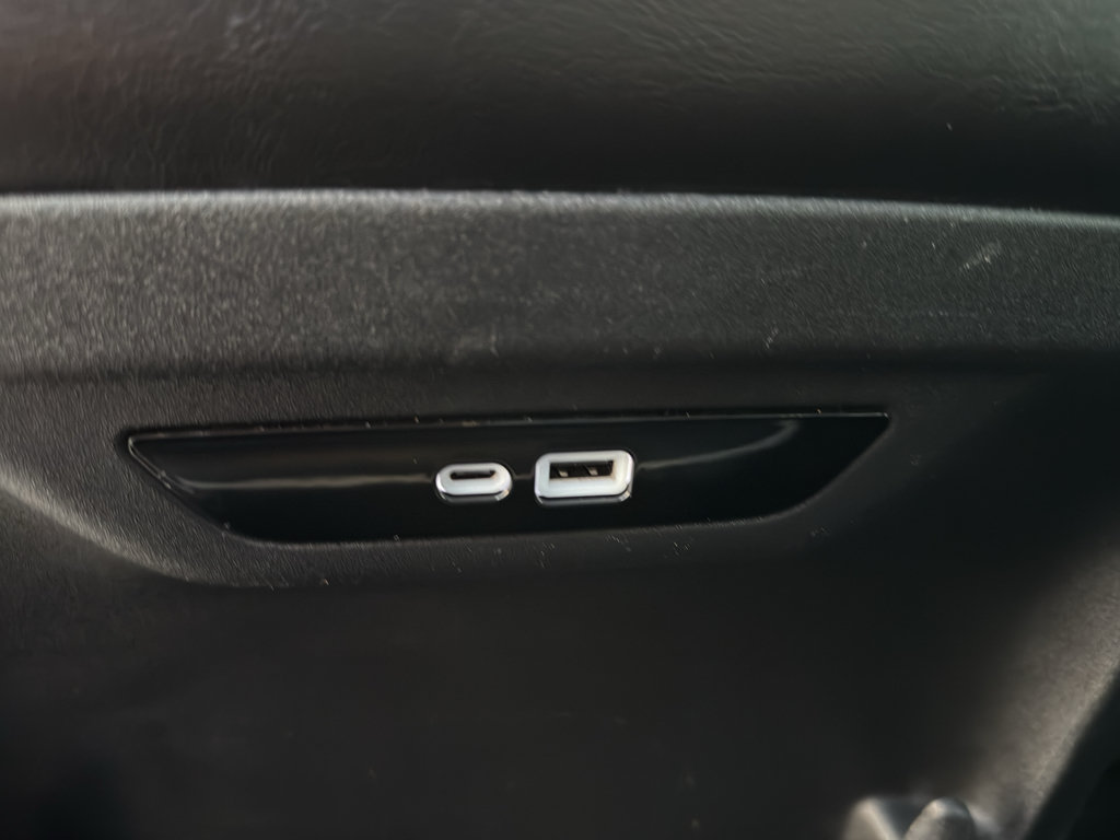 Used 2025 Chrysler Pacifica Limited FWD image 39