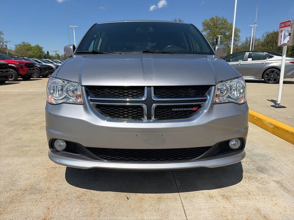 Used 2019 Dodge Grand Caravan SXT w/ Rear Park Assist Package FWD image 2