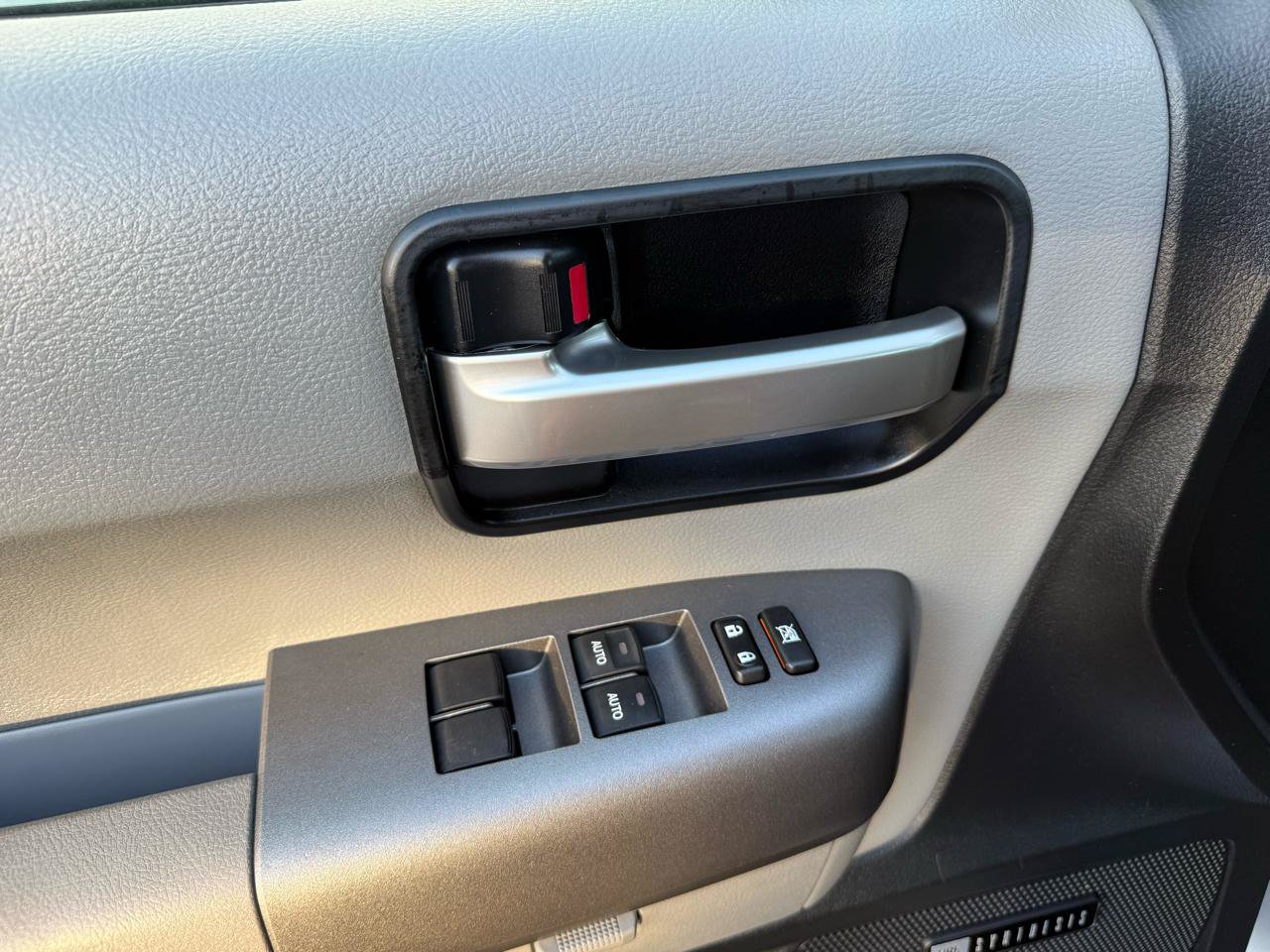 Used 2010 Toyota Sequoia Limited AWD/4WD image 51