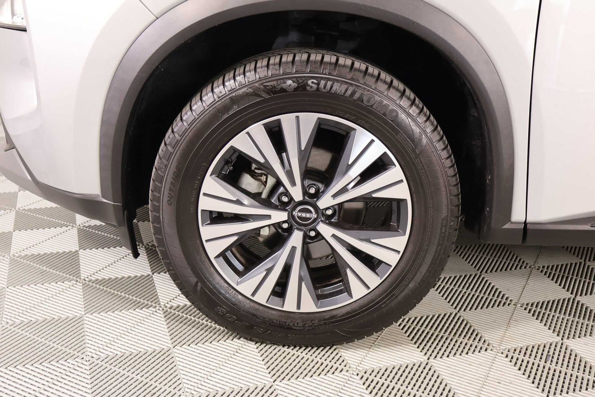Used 2023 Nissan Rogue SV FWD image 16