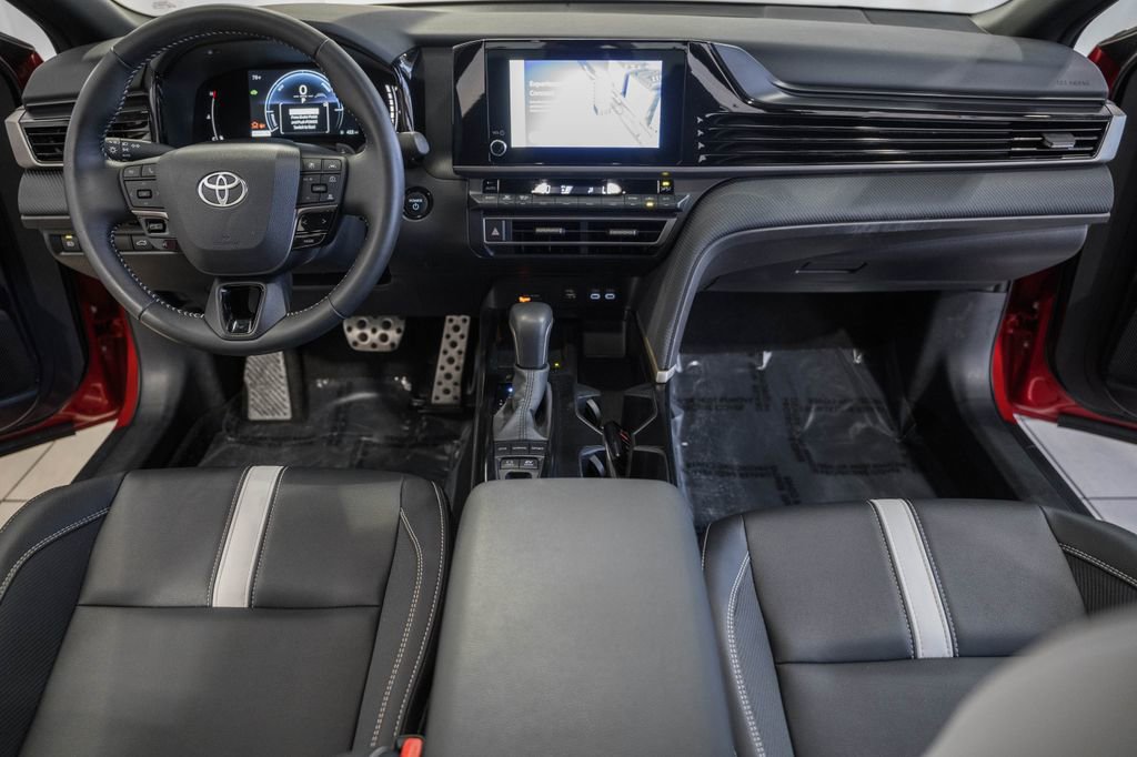 Used 2025 Toyota Camry SE image 18