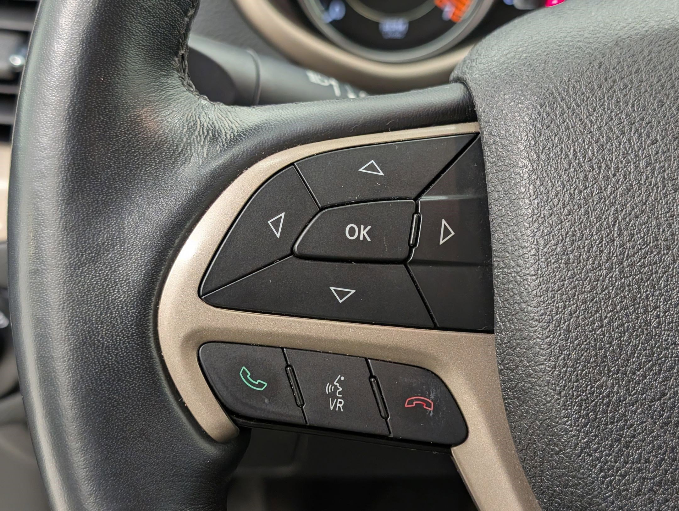 Used 2015 Jeep Cherokee Latitude w/ Cold Weather Group image 15