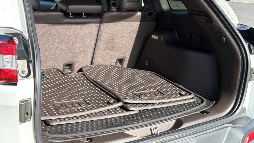 Used 2017 Jeep Cherokee Trailhawk image 27