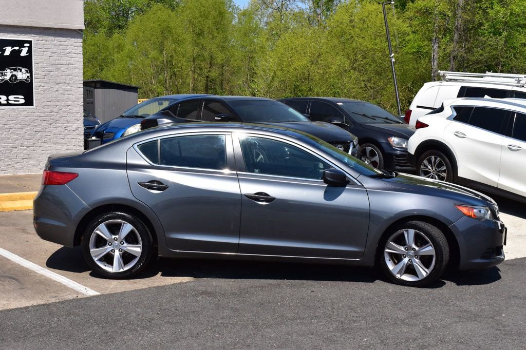Used 2013 Acura ILX w/ Technology Package FWD image 4