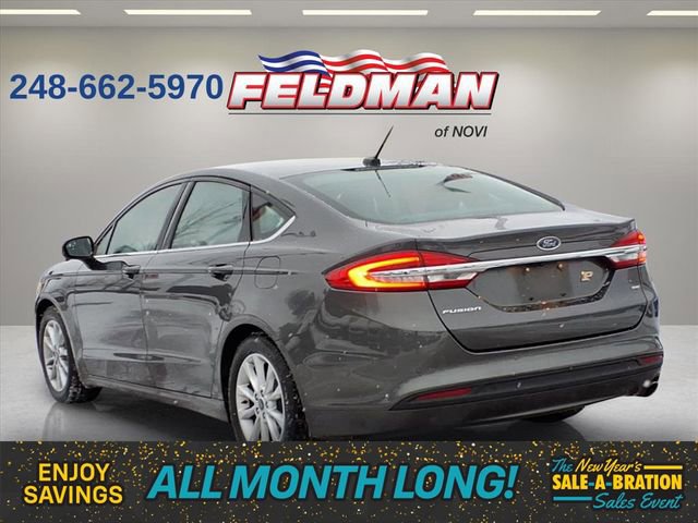 Used 2017 Ford Fusion SE w/ Fusion SE Technology Package image 3