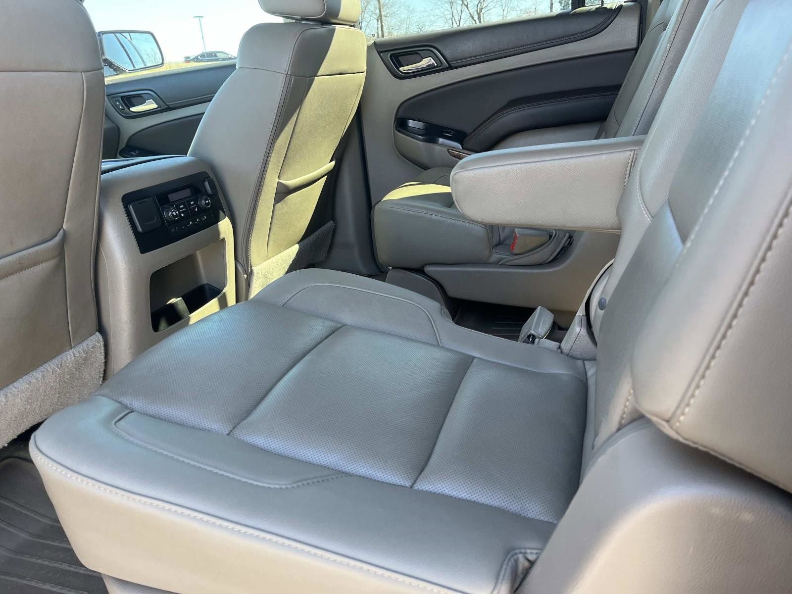Used 2018 Chevrolet Suburban Premier image 18