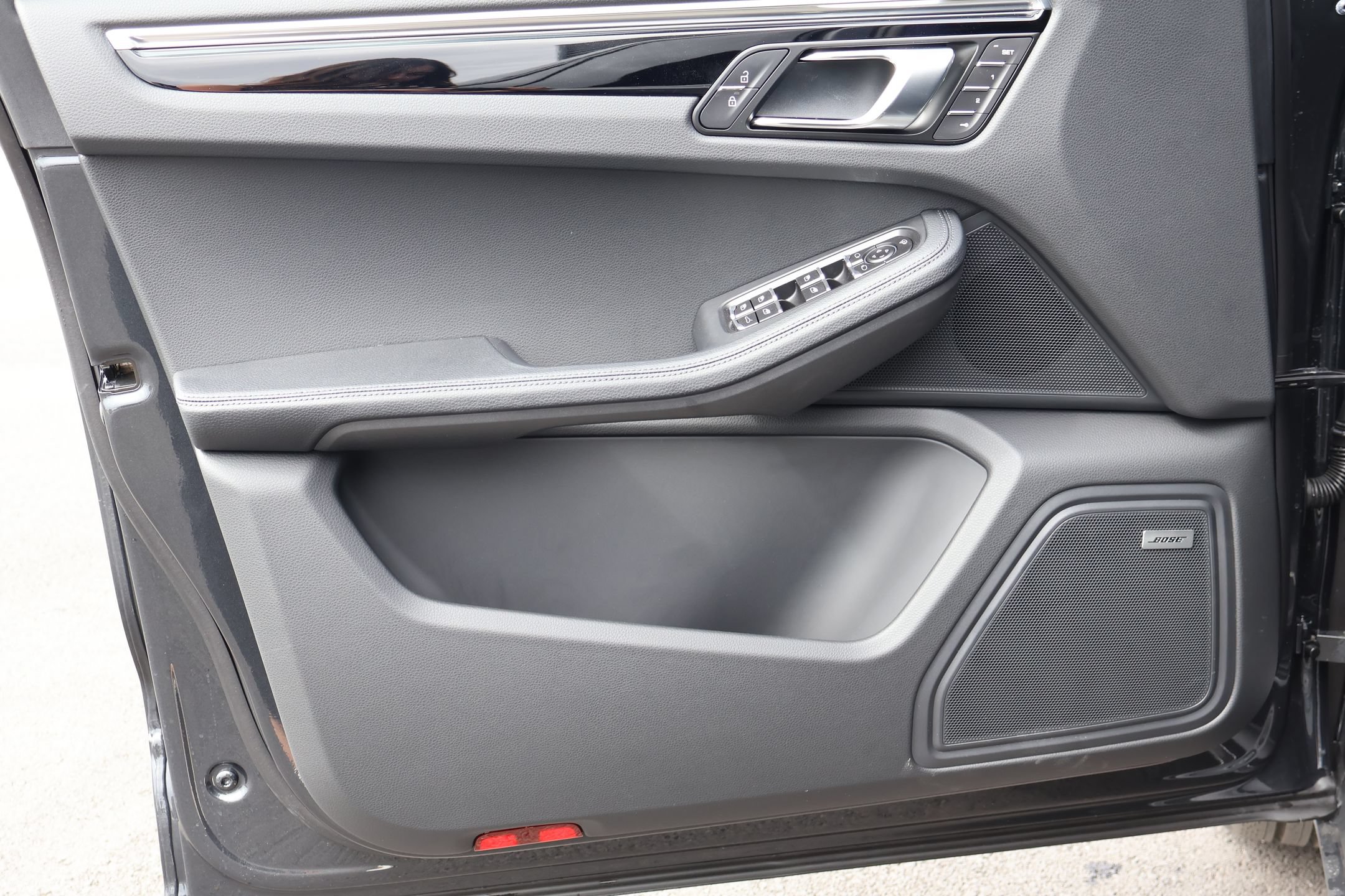 New 2026 Porsche Macan AWD/4WD image 13
