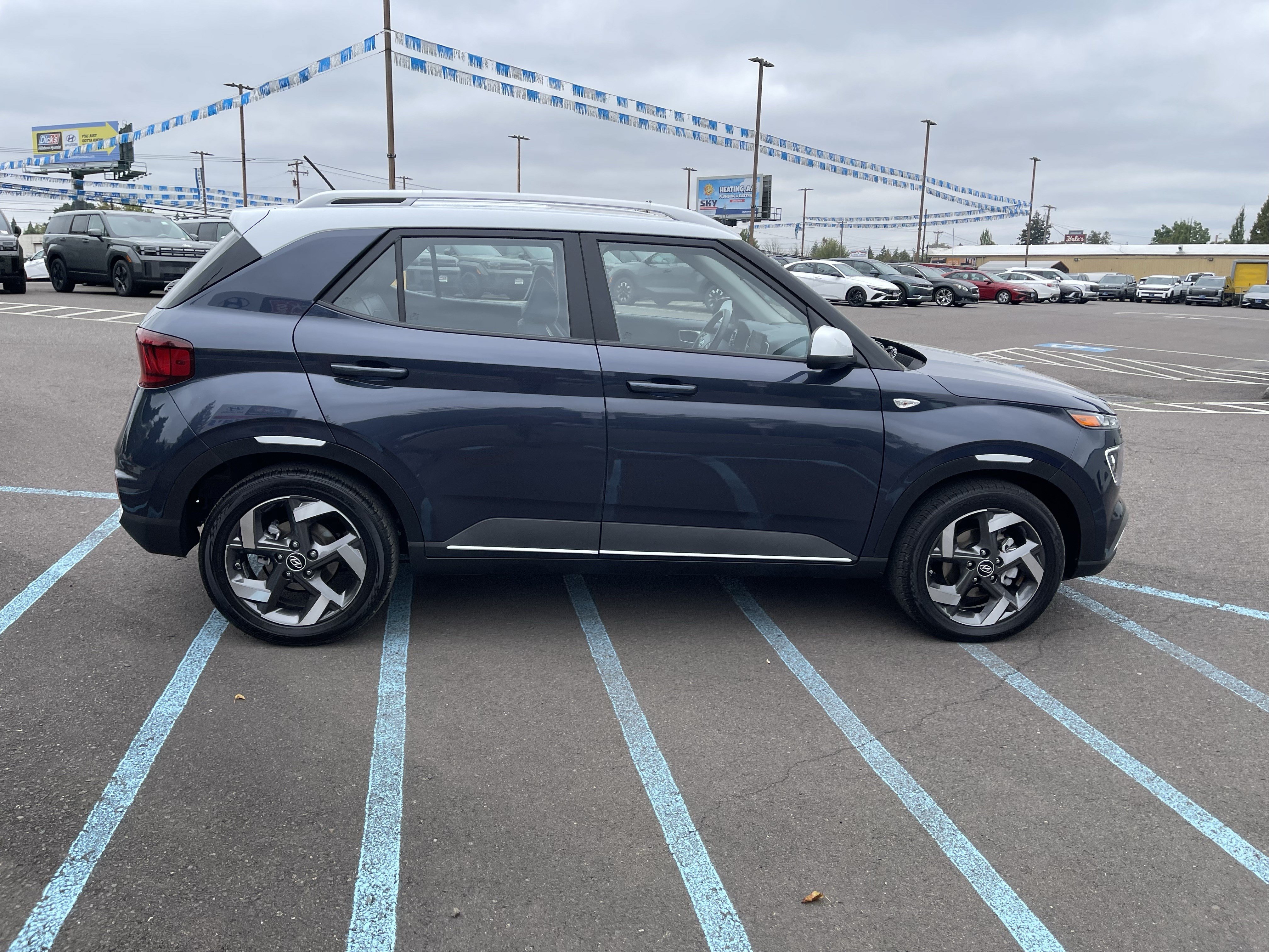 Certified 2025 Hyundai Venue Limited FWD image 6