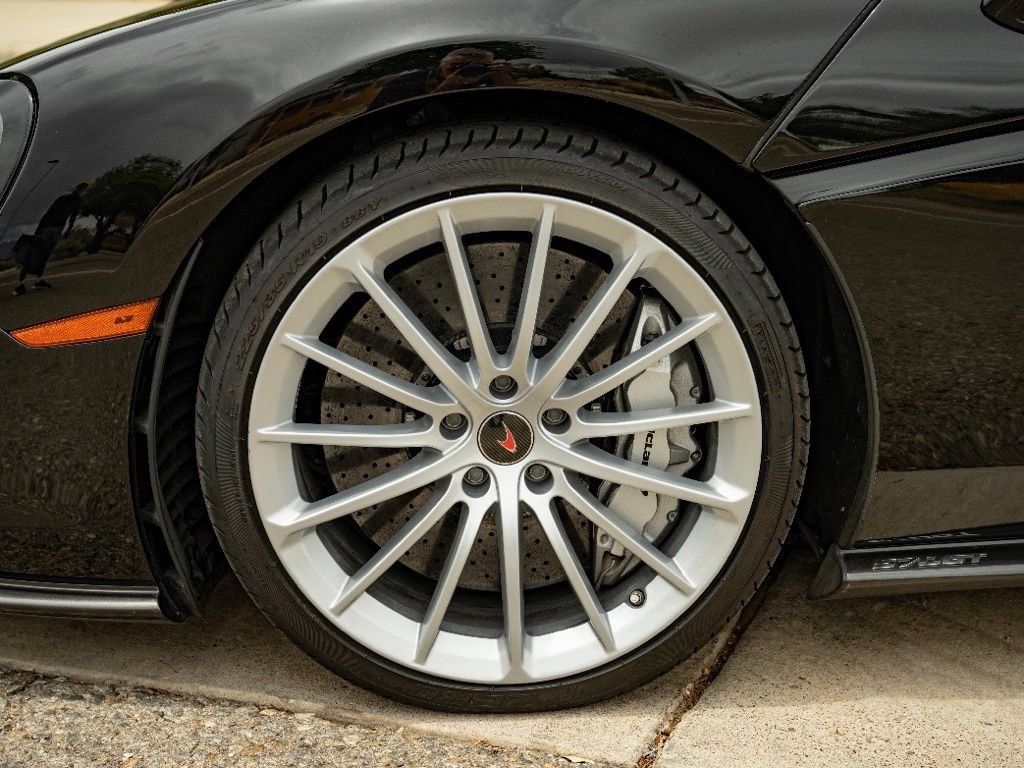 Used 2017 McLaren 570S RWD image 23