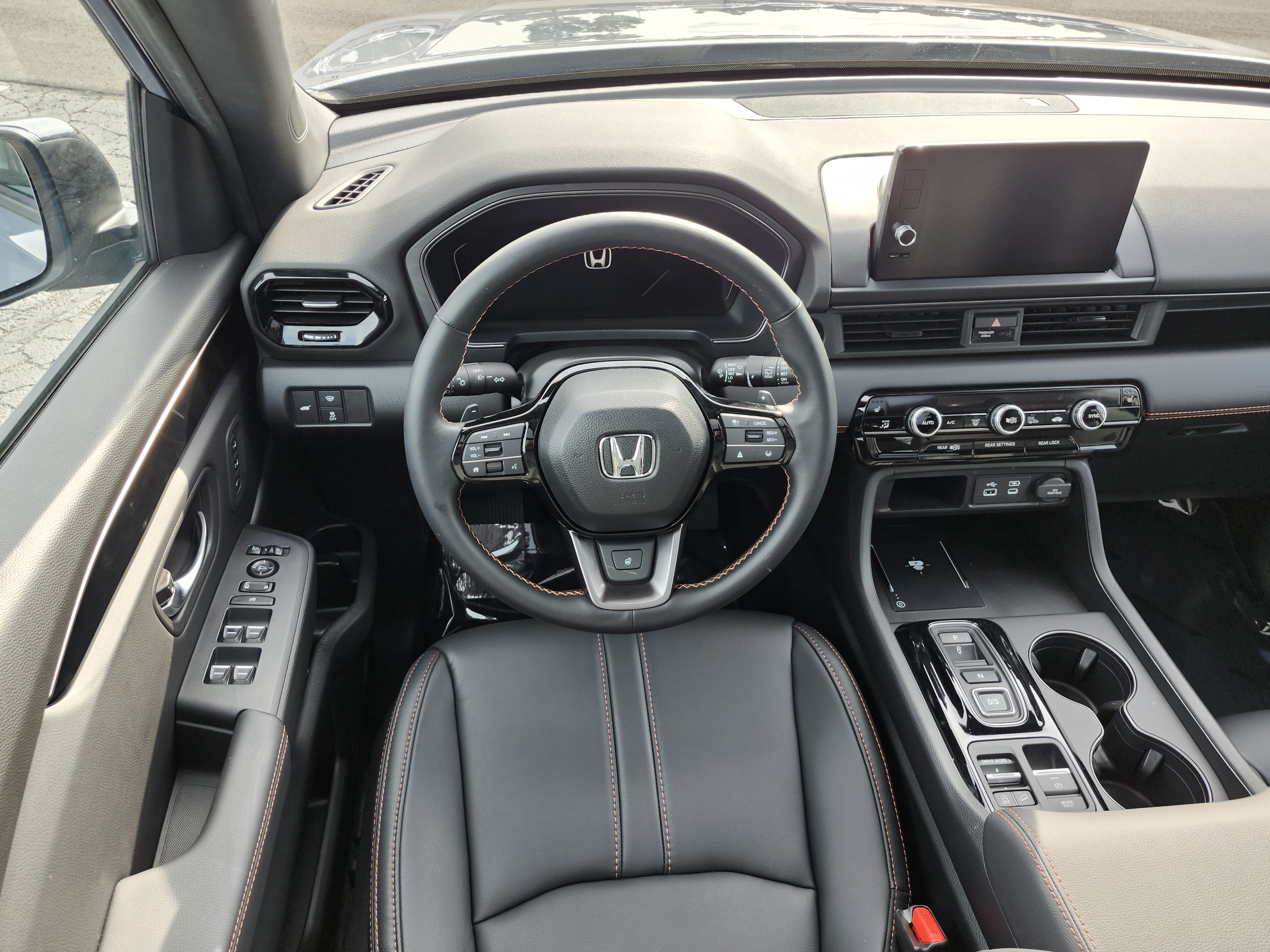 Used 2025 Honda Pilot TrailSport image 30