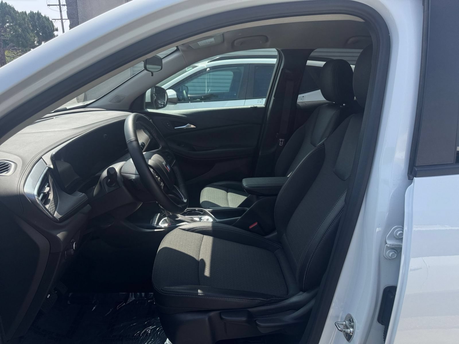 Used 2025 Buick Encore GX Preferred FWD image 27