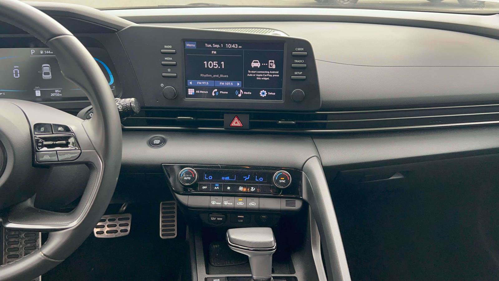 Used 2025 Hyundai Elantra Sport FWD image 18