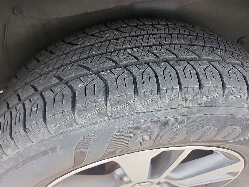 Used 2018 Toyota RAV4 XLE FWD image 13