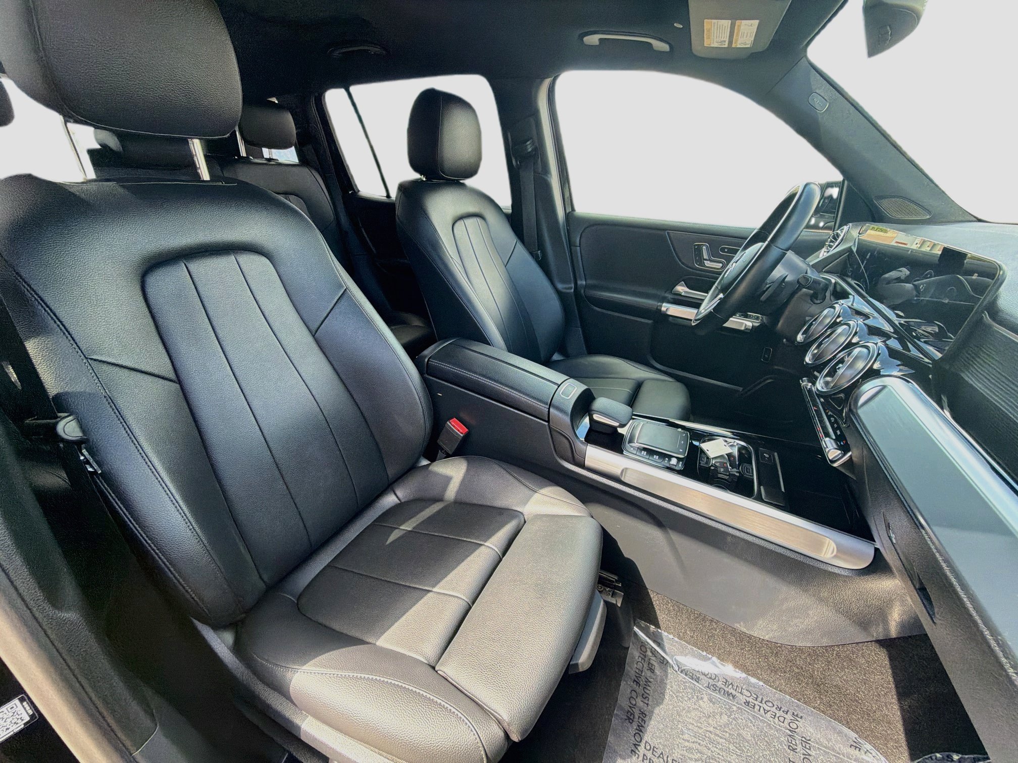 Used 2023 Mercedes-Benz GLB 250 4MATIC w/ Premium Package image 34