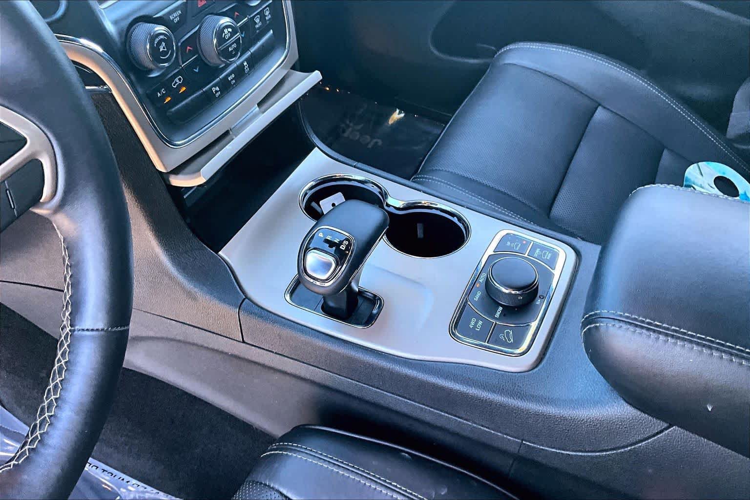 Used 2014 Jeep Grand Cherokee Overland AWD/4WD image 16