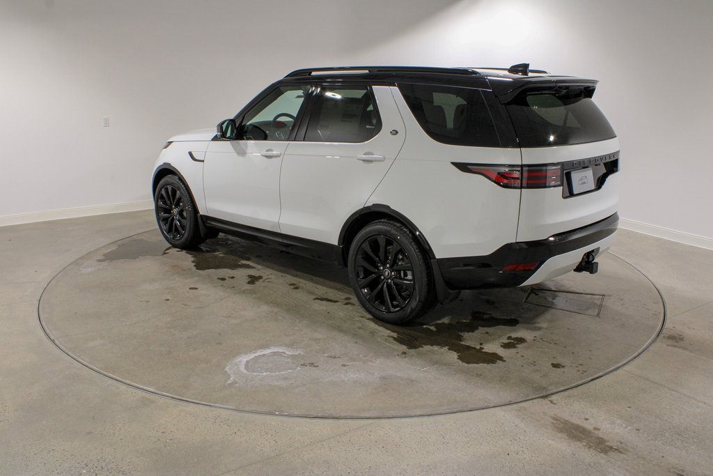 New 2026 Land Rover Discovery Dynamic SE image 3