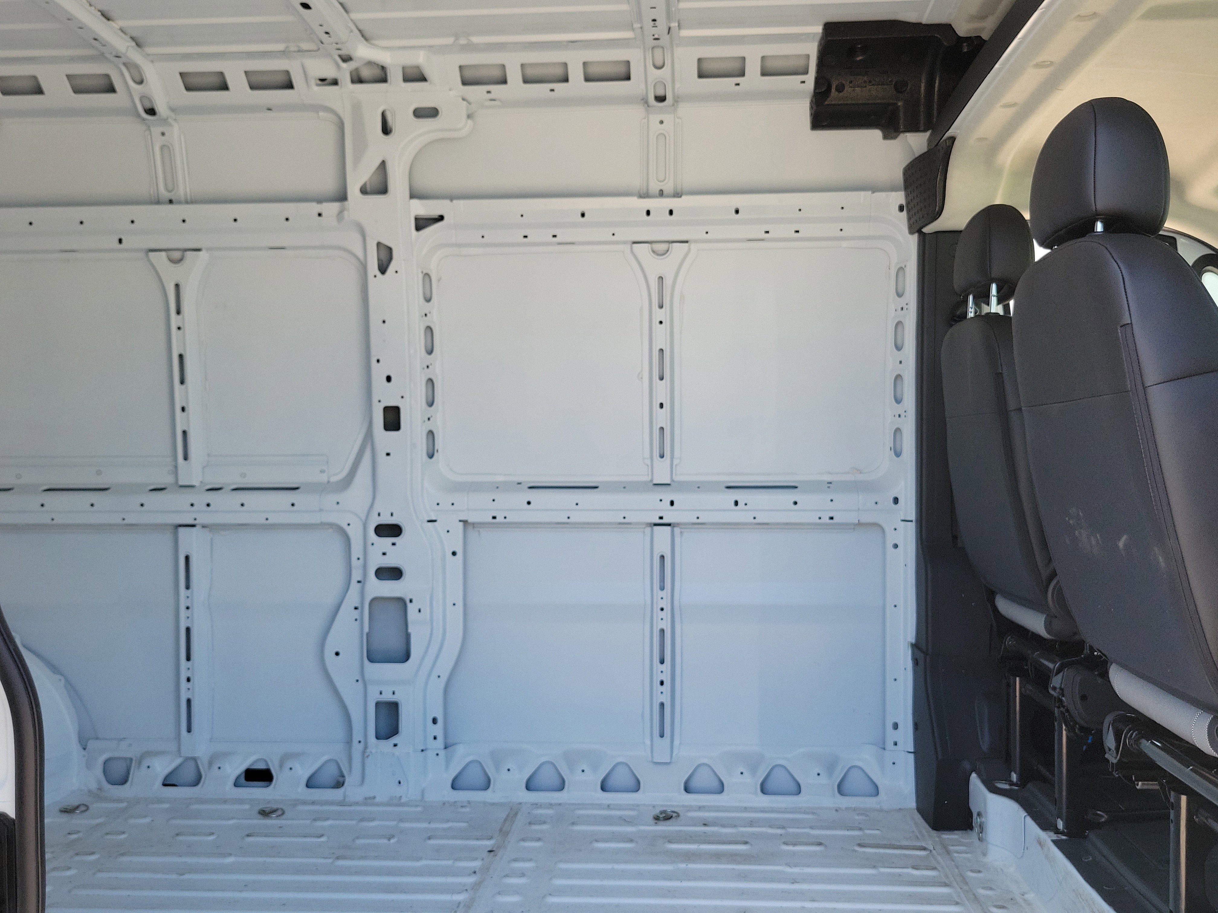 Used 2026 RAM ProMaster 2500 w/ Convenience Group FWD image 12