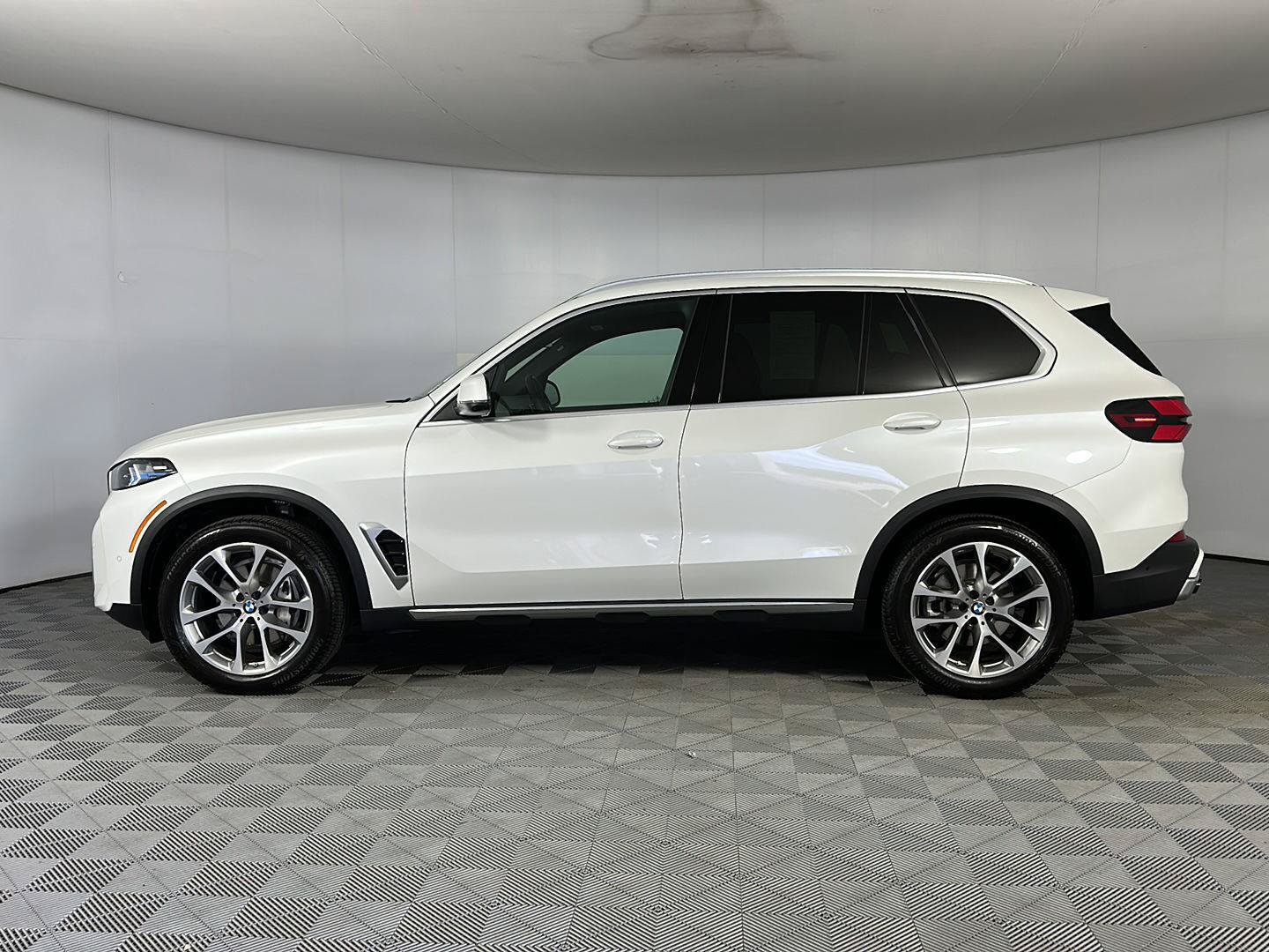 Used 2026 BMW X5 xDrive40i AWD/4WD image 6