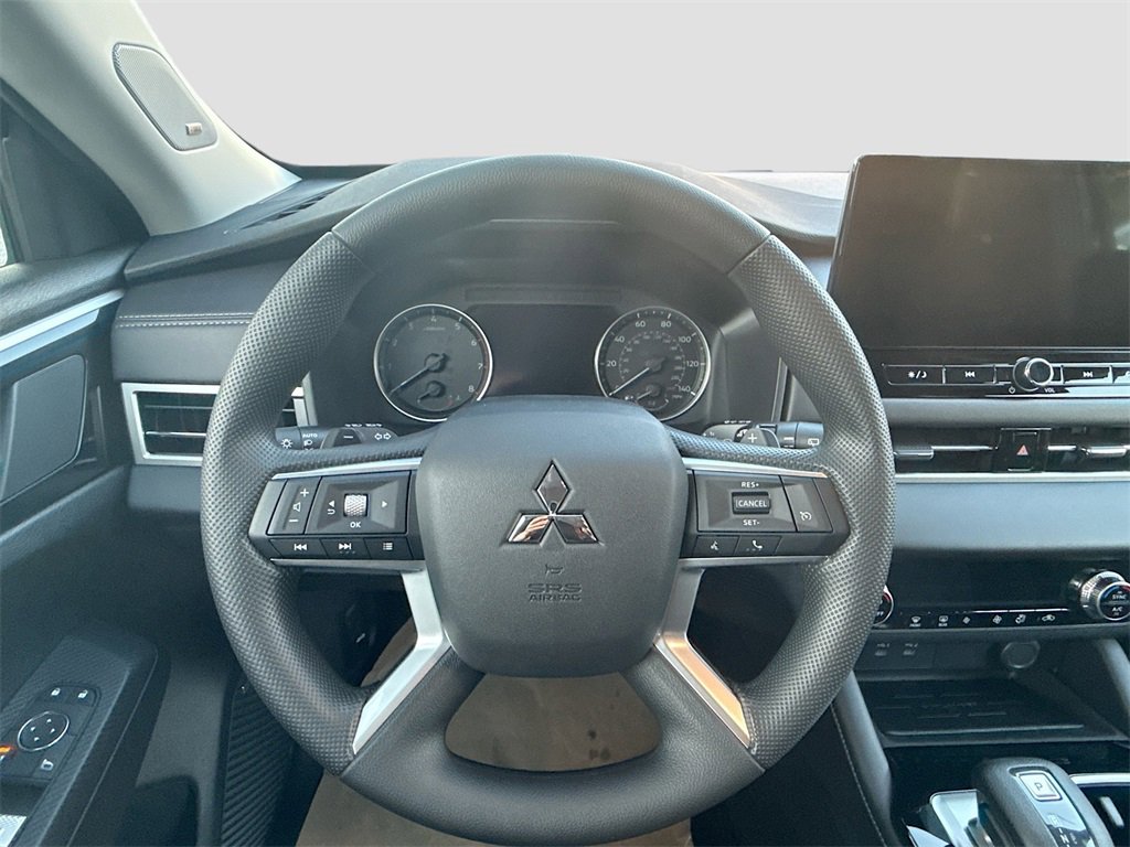 New 2026 Mitsubishi Outlander ES image 11