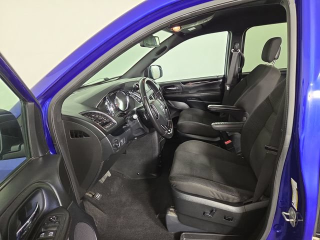 Used 2020 Dodge Grand Caravan SE FWD image 12