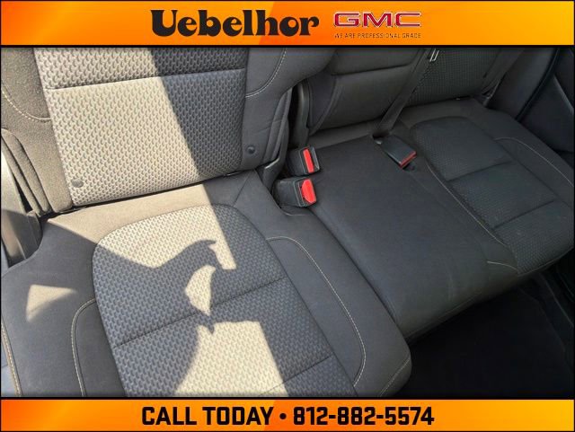 Used 2023 GMC Acadia SLE w/ Driver Convenience Package FWD image 5