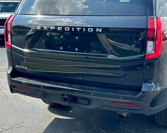 Used 2025 Ford Expedition Active AWD/4WD image 12