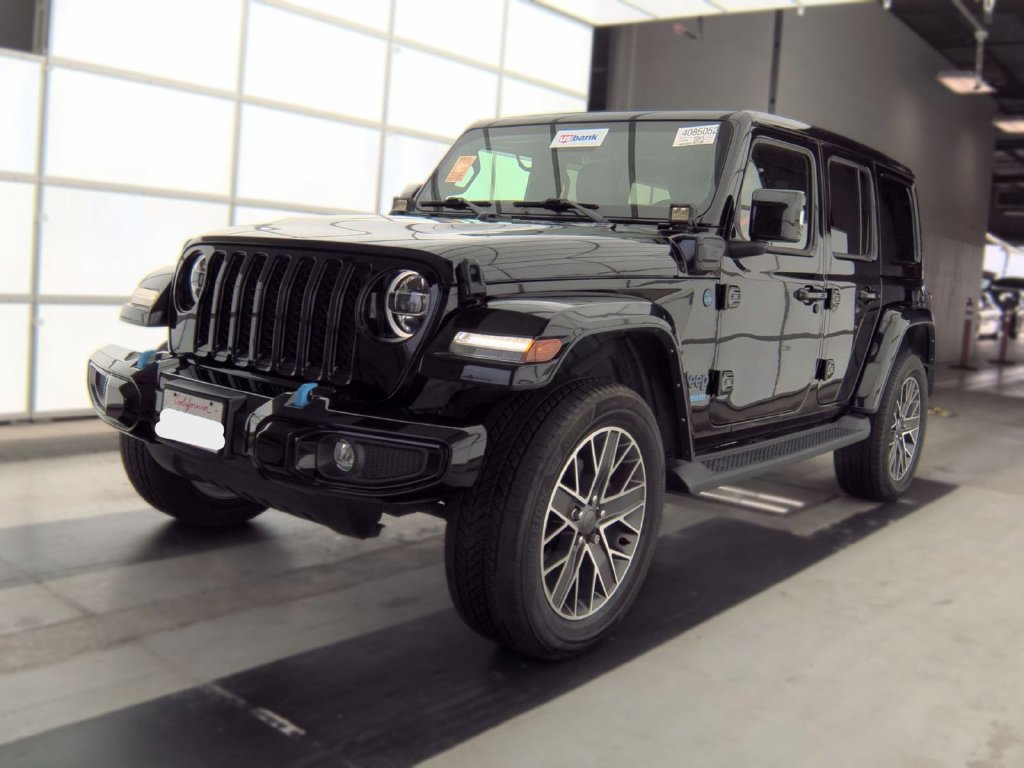 Used 2022 Jeep Wrangler Unlimited Sahara AWD/4WD image 1