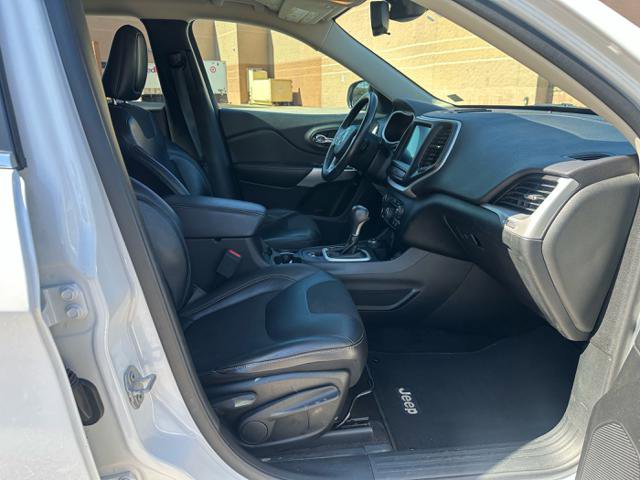 Used 2018 Jeep Cherokee Latitude Plus AWD/4WD image 10