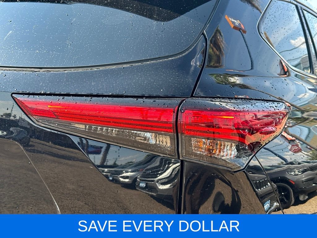 Used 2023 Toyota Highlander L FWD image 6