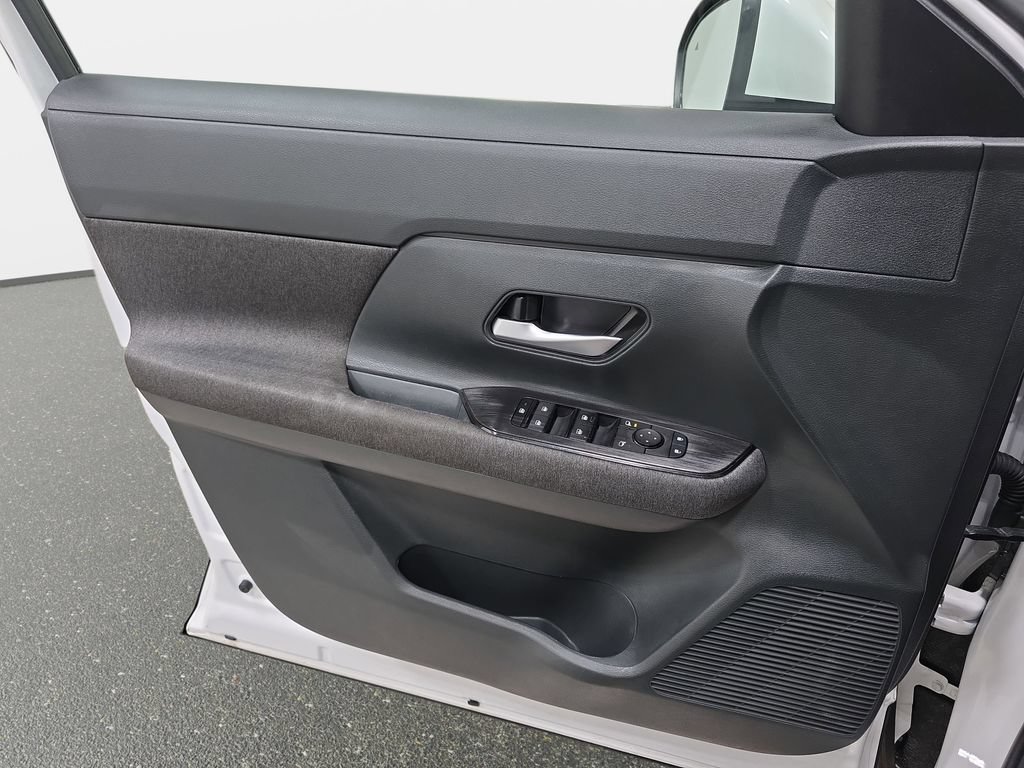 Used 2025 Nissan Kicks SV AWD/4WD image 26
