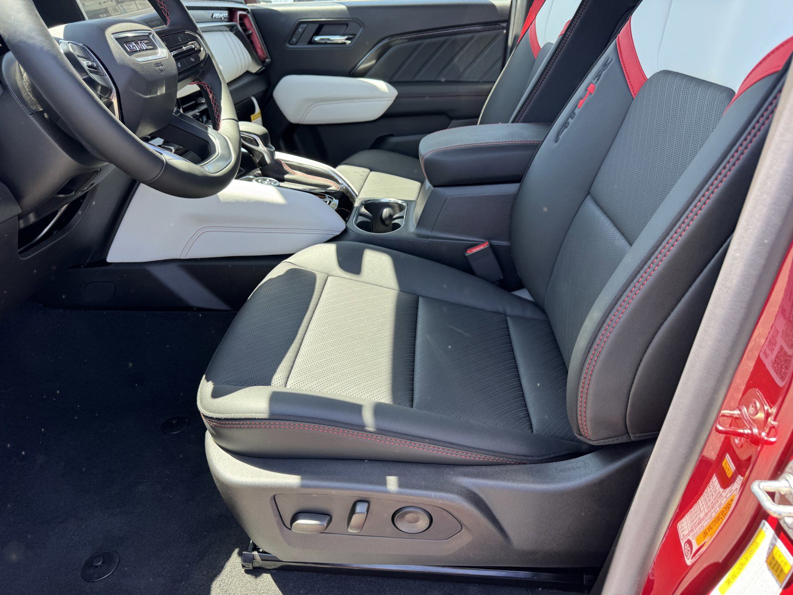 New 2026 GMC Canyon AT4X AWD/4WD image 17