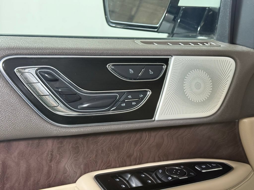 Certified 2024 Lincoln Navigator L Reserve AWD/4WD image 13