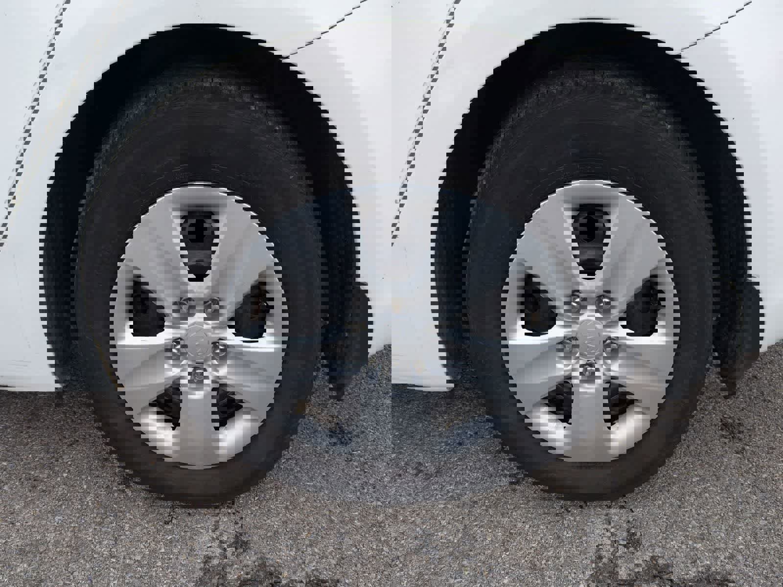 Used 2017 Kia Forte LX image 12