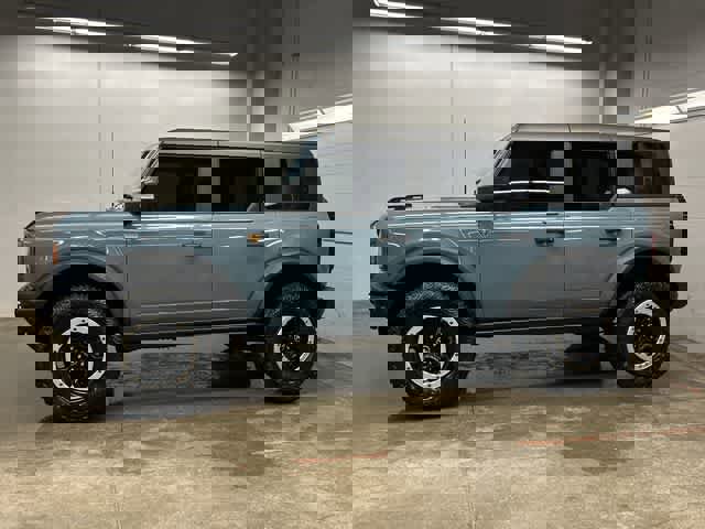 Used 2023 Ford Bronco Badlands image 2