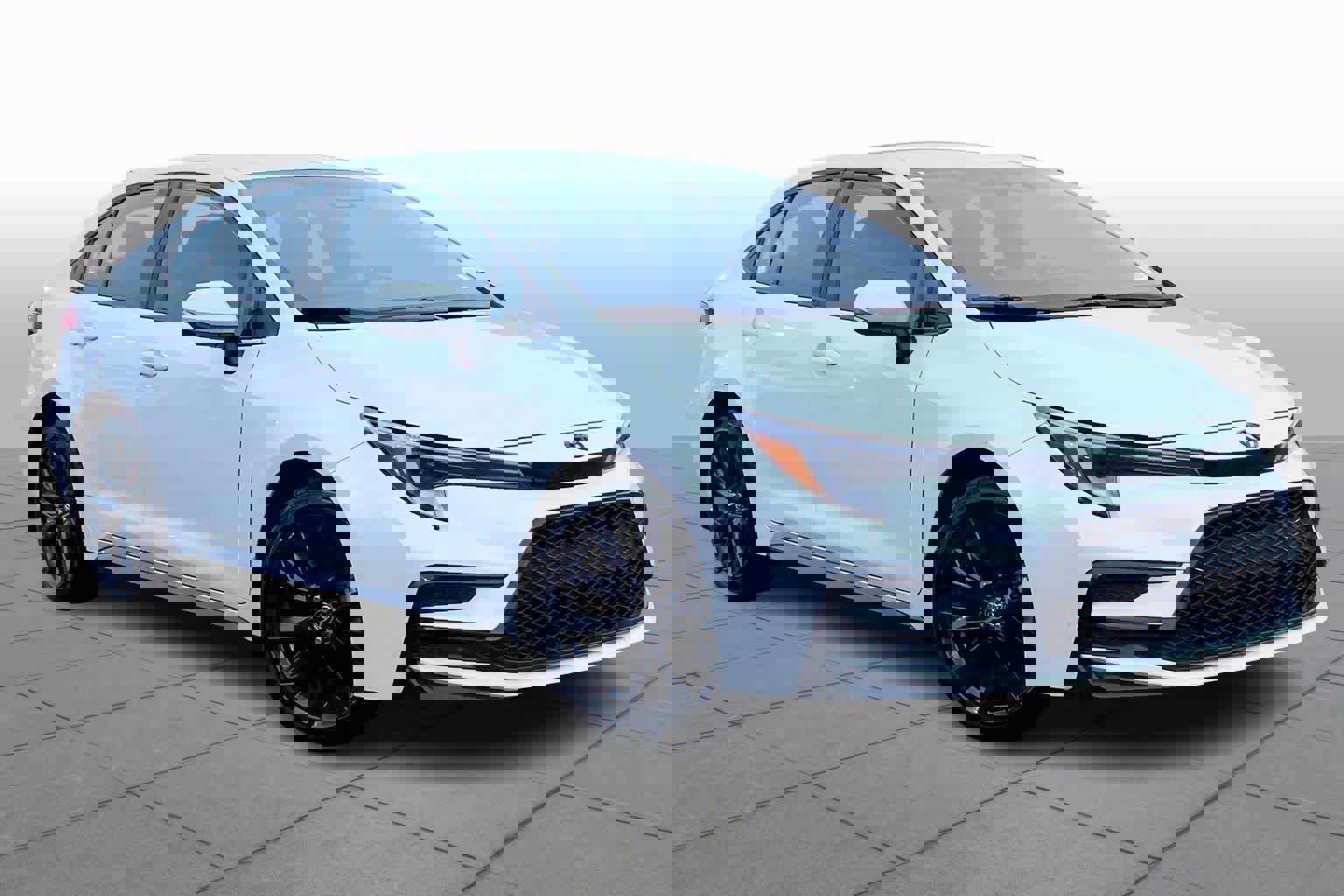 Used 2025 Toyota Corolla SE image 3