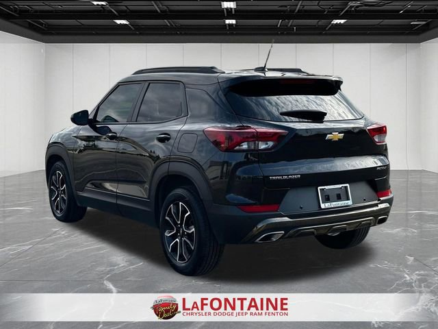 Used 2021 Chevrolet TrailBlazer ACTIV w/ Convenience Package FWD image 3
